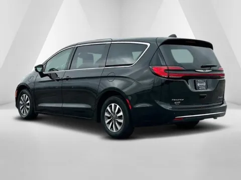 More photos of 2024 Chrysler Pacifica Hybrid Select at Hocking Valley Motors, OH