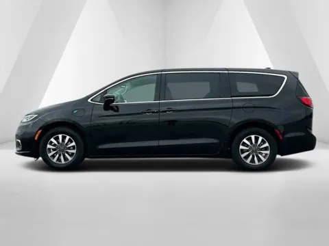 More photos of 2024 Chrysler Pacifica Hybrid Select at Hocking Valley Motors, OH
