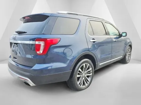 More photos of 2016 Ford Explorer Platinum at Hocking Valley Motors, OH