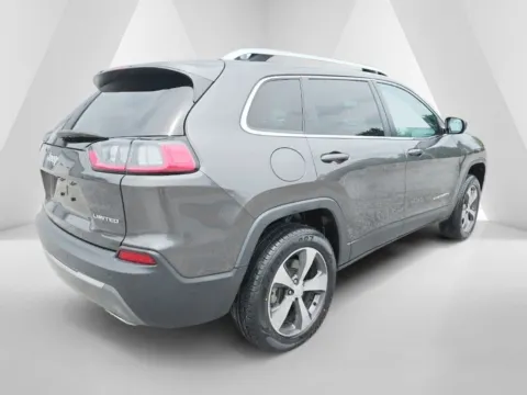 More photos of 2019 Jeep Cherokee Limited at Hocking Valley Motors, OH