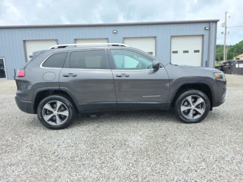 More photos of 2019 Jeep Cherokee Limited at Hocking Valley Motors, OH