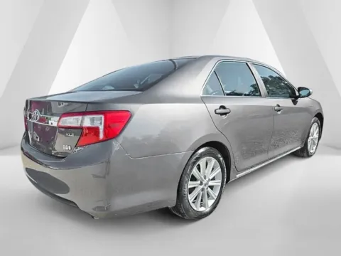 More photos of 2014 Toyota Camry Hybrid XLE at Hocking Valley Motors, OH