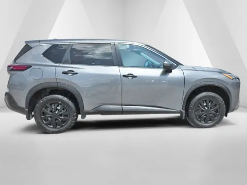 More photos of 2021 Nissan Rogue S at Hocking Valley Motors, OH