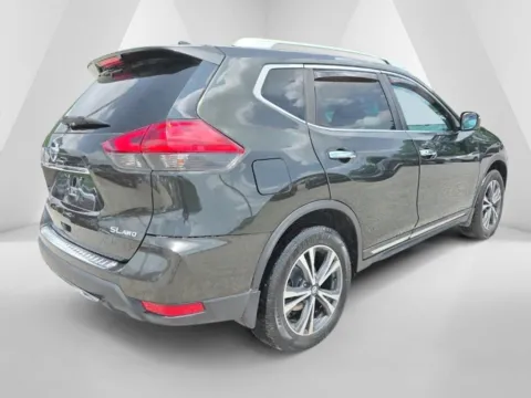 More photos of 2017 Nissan Rogue SL at Hocking Valley Motors, OH