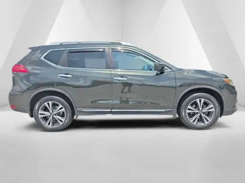 More photos of 2017 Nissan Rogue SL at Hocking Valley Motors, OH