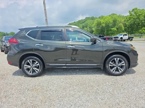 More photos of 2017 Nissan Rogue SL at Hocking Valley Motors, OH