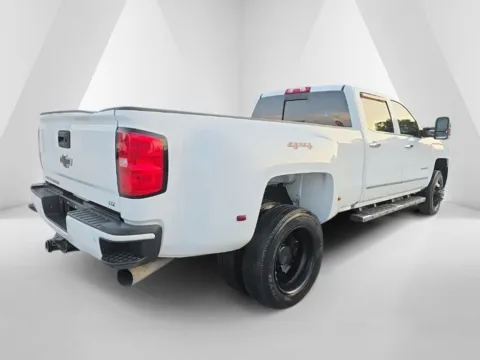More photos of 2018 Chevrolet Silverado 3500 HD LTZ at Hocking Valley Motors, OH
