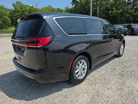 More photos of 2023 Chrysler Pacifica Touring L at Hocking Valley Motors, OH