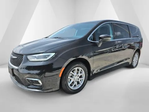 Another view of 2023 Chrysler Pacifica Touring L for sale in Logan, OH at Hocking Valley Motors
