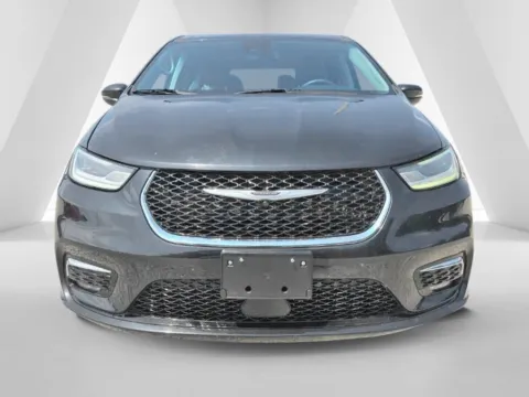 Another view of 2023 Chrysler Pacifica Touring L for sale in Logan, OH at Hocking Valley Motors