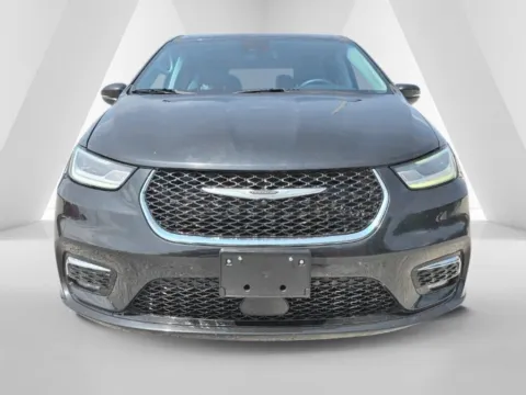 Photos of 2023 Chrysler Pacifica Touring L for sale in Logan, OH at Hocking Valley Motors