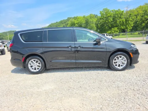 More photos of 2023 Chrysler Pacifica Touring L at Hocking Valley Motors, OH