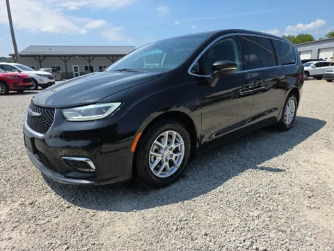 Another view of 2023 Chrysler Pacifica Touring L for sale in Logan, OH at Hocking Valley Motors