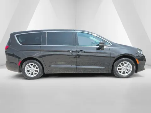 More photos of 2023 Chrysler Pacifica Touring L at Hocking Valley Motors, OH