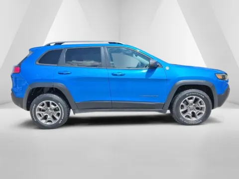 More photos of 2021 Jeep Cherokee Trailhawk at Hocking Valley Motors, OH