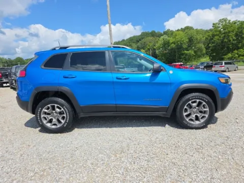 More photos of 2021 Jeep Cherokee Trailhawk at Hocking Valley Motors, OH