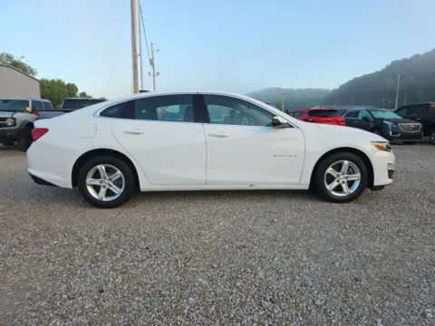 More photos of 2022 Chevrolet Malibu LS at Hocking Valley Motors, OH