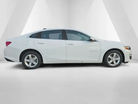 More photos of 2022 Chevrolet Malibu LS at Hocking Valley Motors, OH