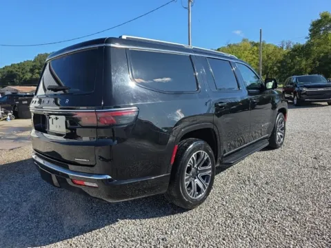 More photos of 2024 Jeep Wagoneer Series II at Hocking Valley Motors, OH
