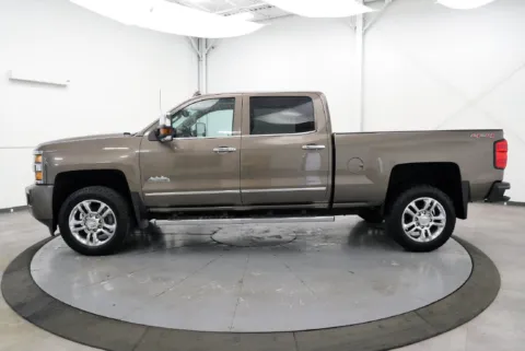 More photos of 2015 Chevrolet Silverado 2500 HD High Country at Hocking Valley Motors, OH