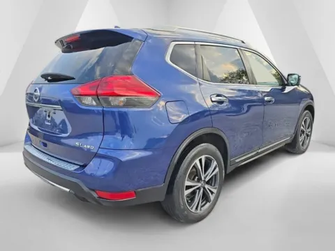 More photos of 2017 Nissan Rogue SL at Hocking Valley Motors, OH