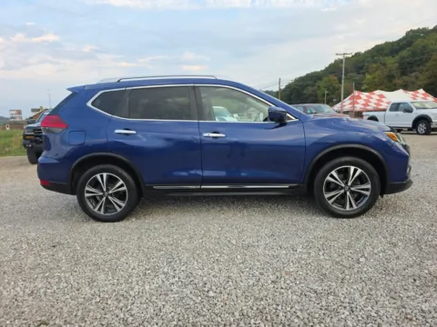 More photos of 2017 Nissan Rogue SL at Hocking Valley Motors, OH