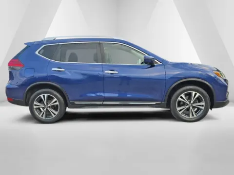 More photos of 2017 Nissan Rogue SL at Hocking Valley Motors, OH