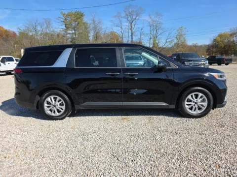 More photos of 2022 Kia Carnival LXS at Hocking Valley Motors, OH