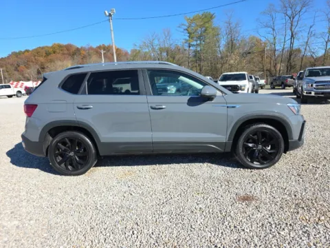 More photos of 2022 Volkswagen Taos 1.5T SE at Hocking Valley Motors, OH