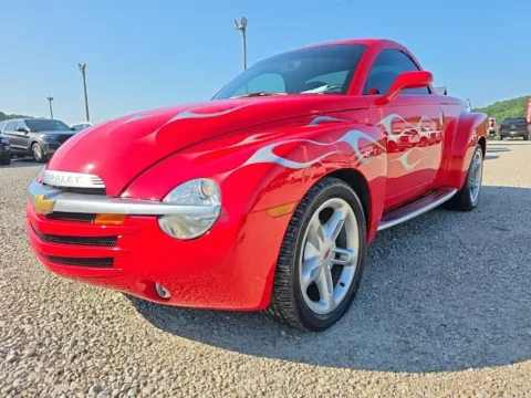 More photos of 2004 Chevrolet SSR at Hocking Valley Motors, OH