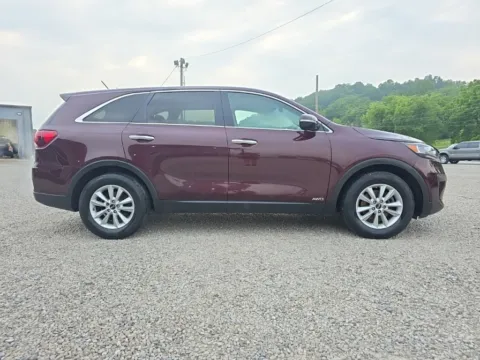 More photos of 2019 Kia Sorento LX at Hocking Valley Motors, OH