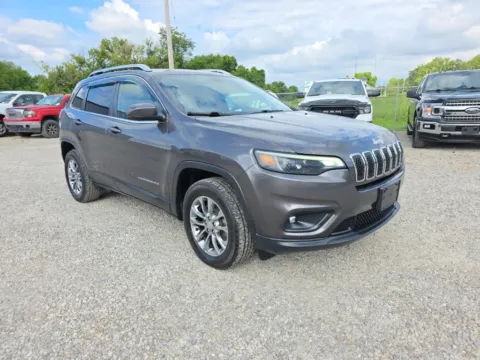 Gray 2019 Jeep Cherokee Latitude Plus for sale in Logan, OH