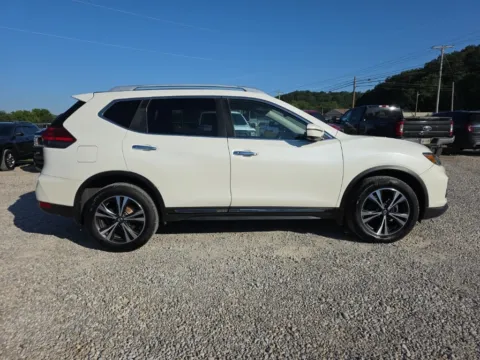 More photos of 2017 Nissan Rogue SL at Hocking Valley Motors, OH