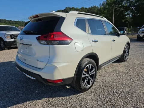 More photos of 2017 Nissan Rogue SL at Hocking Valley Motors, OH