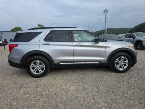More photos of 2021 Ford Explorer XLT at Hocking Valley Motors, OH