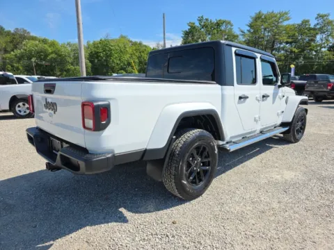 More photos of 2023 Jeep Gladiator Sport at Hocking Valley Motors, OH