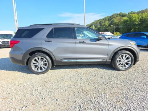 More photos of 2021 Ford Explorer XLT at Hocking Valley Motors, OH