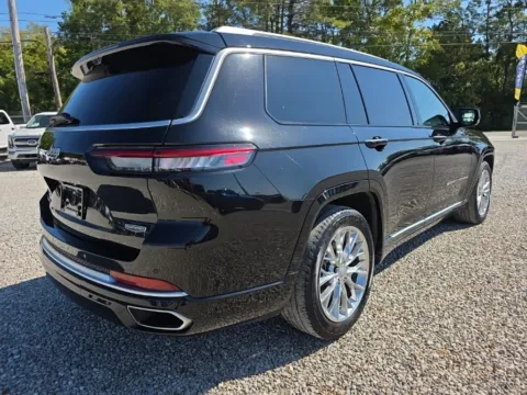 More photos of 2021 Jeep Grand Cherokee L Summit at Hocking Valley Motors, OH