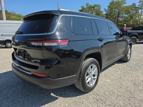 More photos of 2022 Jeep Grand Cherokee L Laredo at Hocking Valley Motors, OH