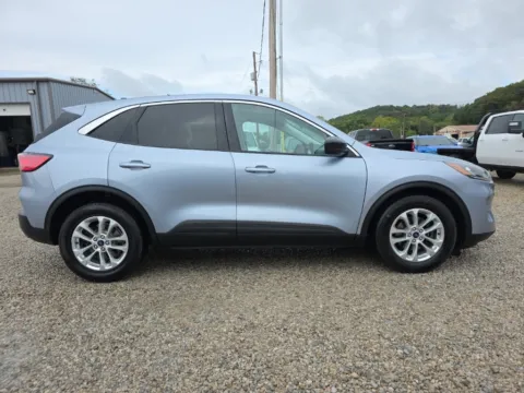 More photos of 2022 Ford Escape SE at Hocking Valley Motors, OH