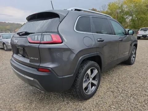 More photos of 2019 Jeep Cherokee Limited at Hocking Valley Motors, OH