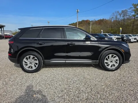 More photos of 2022 Lincoln Corsair Standard at Hocking Valley Motors, OH