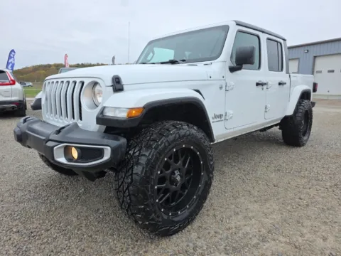 Another view of 2023 Jeep Gladiator Overland for sale in Logan, OH at Hocking Valley Motors