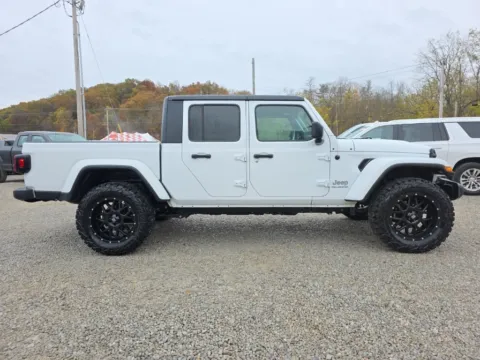 More photos of 2023 Jeep Gladiator Overland at Hocking Valley Motors, OH