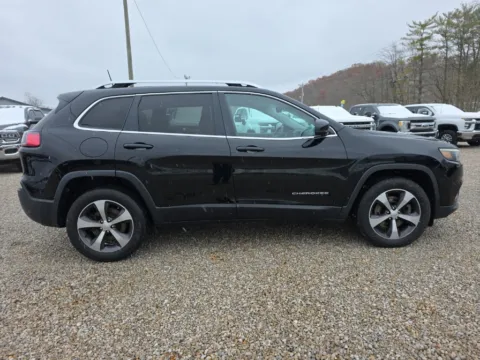 More photos of 2019 Jeep Cherokee Limited at Hocking Valley Motors, OH