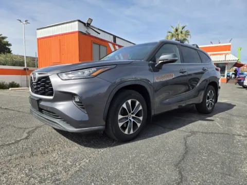 Gray 2020 Toyota Highlander XLE for sale in Las Vegas, NV