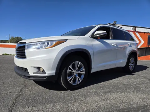 White 2015 Toyota Highlander XLE for sale in Las Vegas, NV