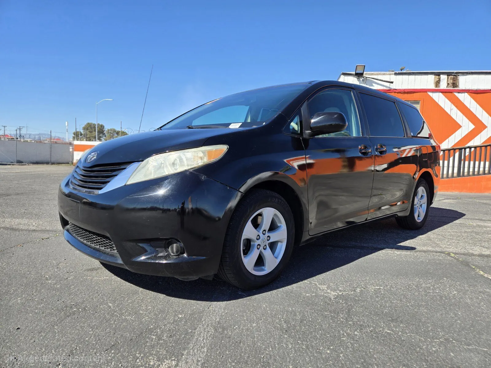 2012 Toyota Sienna LE L4 8-Passenger's photo