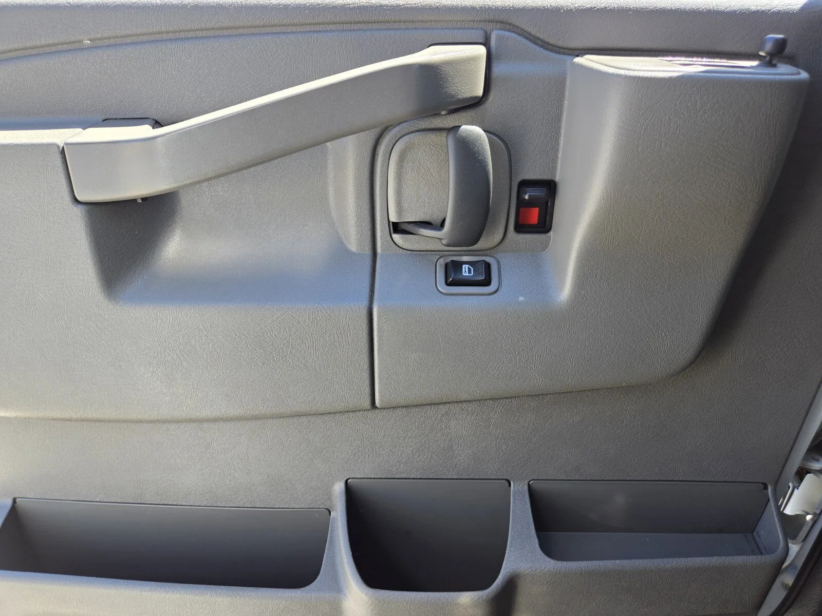 2021 Chevrolet Express Passenger LT - Photo 12