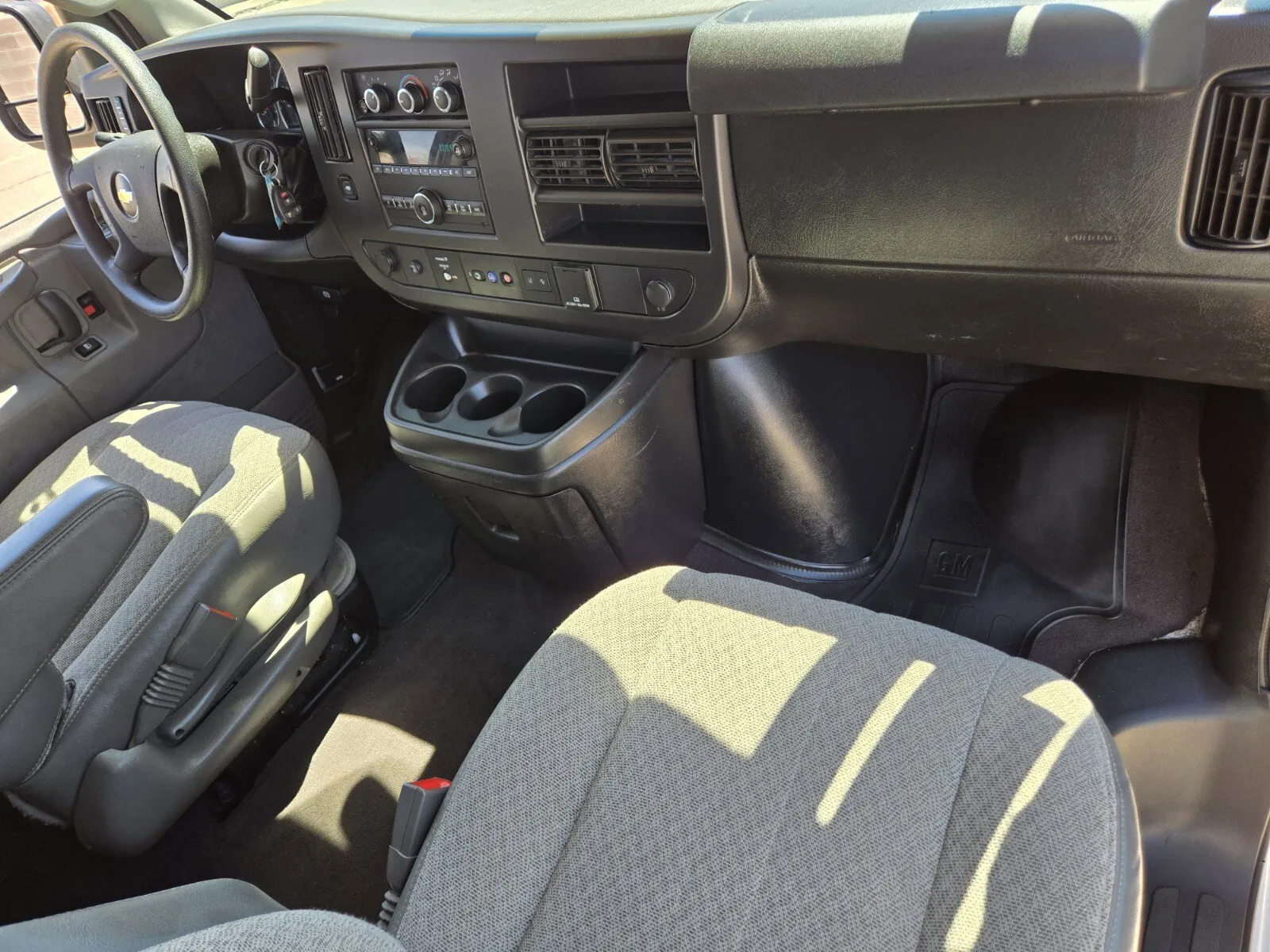 2021 Chevrolet Express Passenger LT - Photo 11